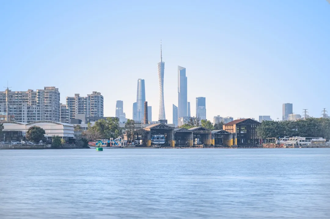 2025年机电设备行业趋势：采样机智能化升级对工业企业的影响